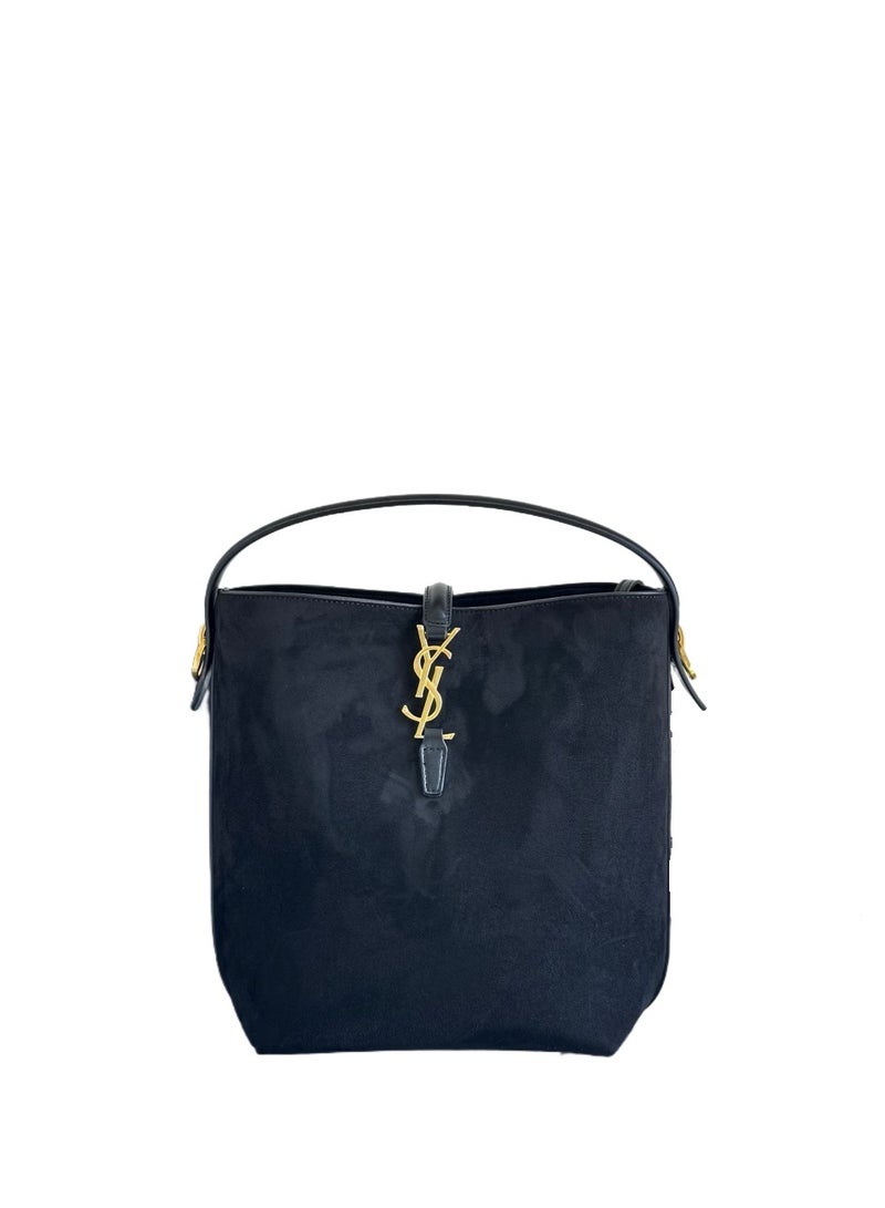 حقيبة يد صغيرة من جلد الغزال من YSL Le 37