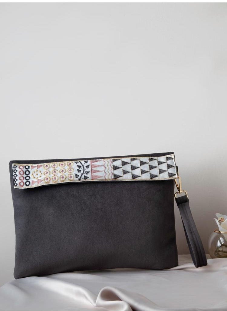 Generic - Ornate pouch - Image 1