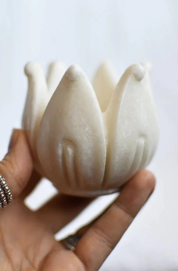 QUESERA Hand carved marble lotus Tea Light Holder with lotus platter