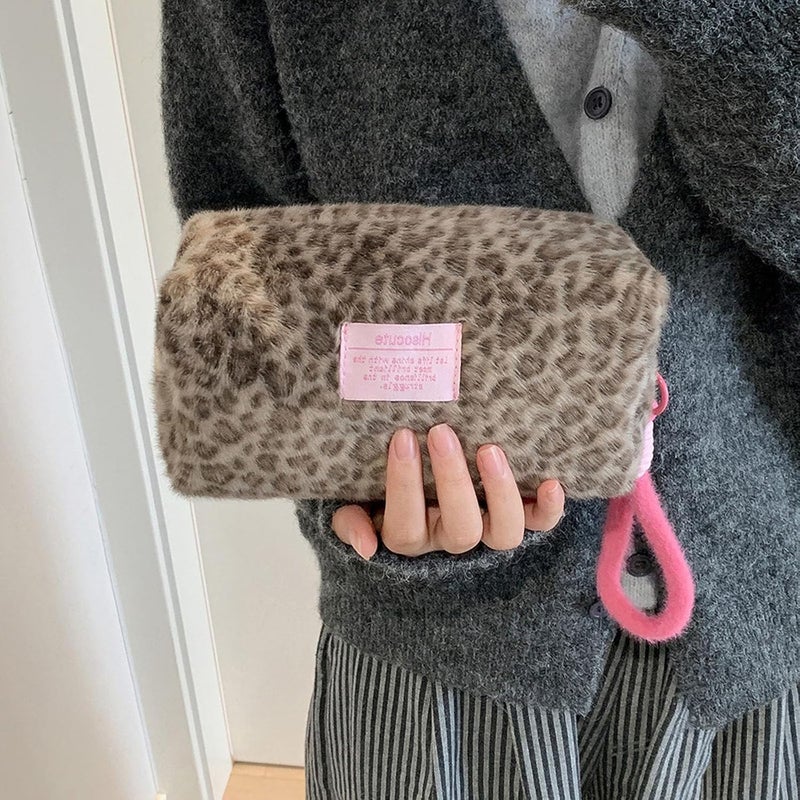 Winter Fashion Leopards Design Plush Travel Cosmetic Organizers Portable Handbag for Daily Essential Storage Large Capacity Travel Toiletry Bag - Image 2