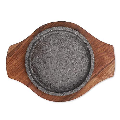 e kysa basics Cast Iron Sizzler Plate with Wooden Base – 6 inch Plate, 9 x 7 inch Base, Heavy-Duty & Reusable (Round Shape) - Image 1