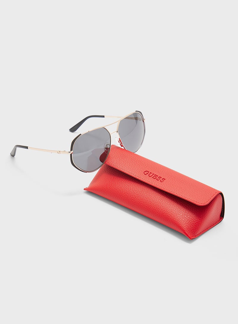GUESS Gu0021902A59 Oversize Sunglasses  - Image 4