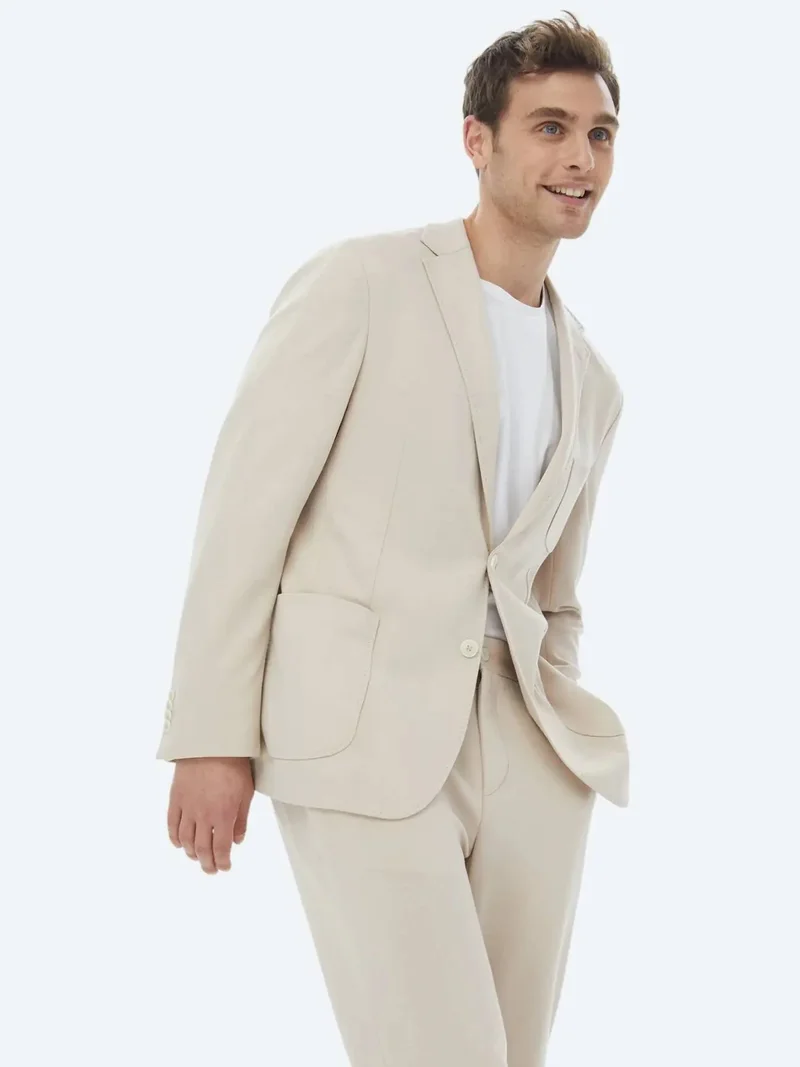 كيب بدلة من المنك سادة بتصميم عصري