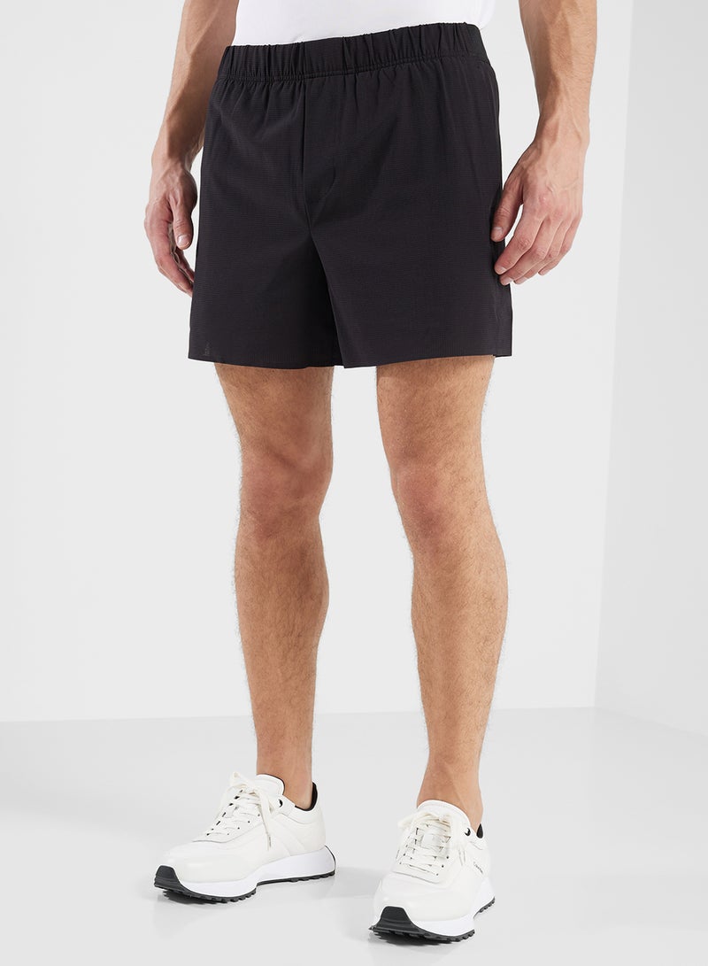 كالفن كلاين سبورت شورت رياضي بخصر 5 بوصة - Image 1