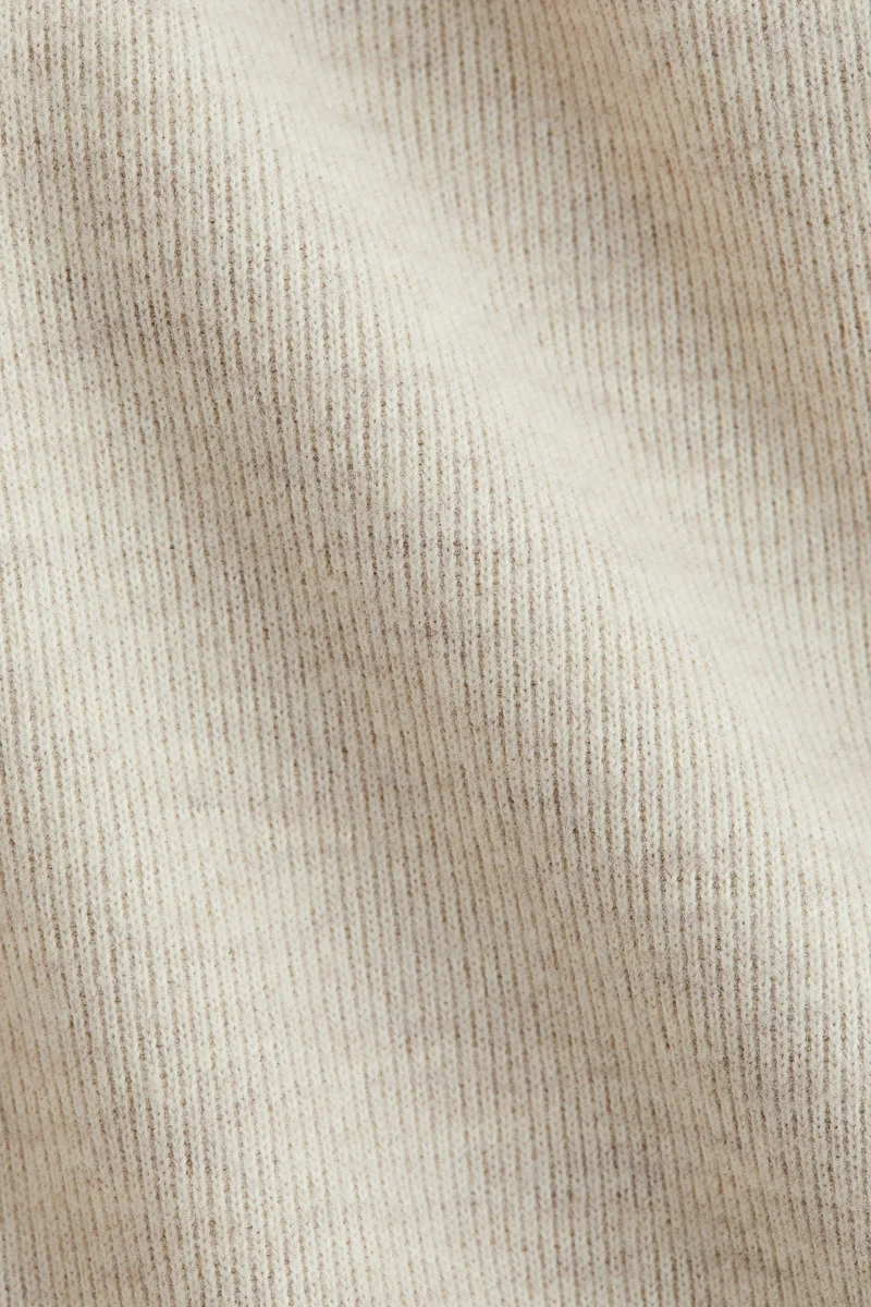 اتش اند ام بلوزة محبوكة بقصّة واسعة