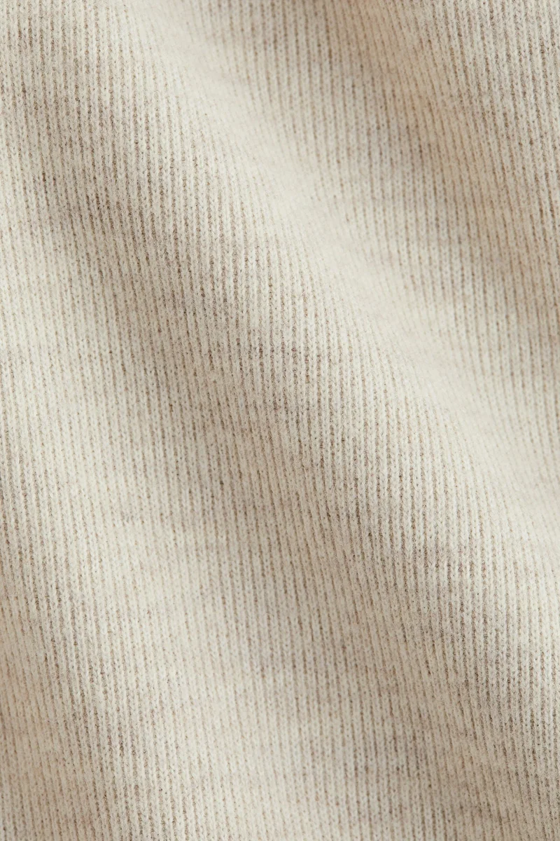 اتش اند ام بلوزة محبوكة بقصّة واسعة