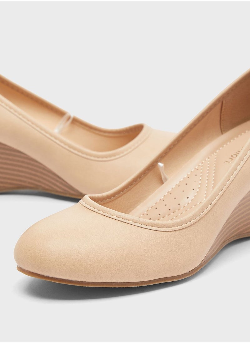 Le Confort - Pointed Toe High Heel Pumps - Image 1