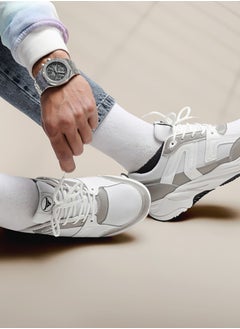 Q1 A luxury casual shoe with a fresh design concept