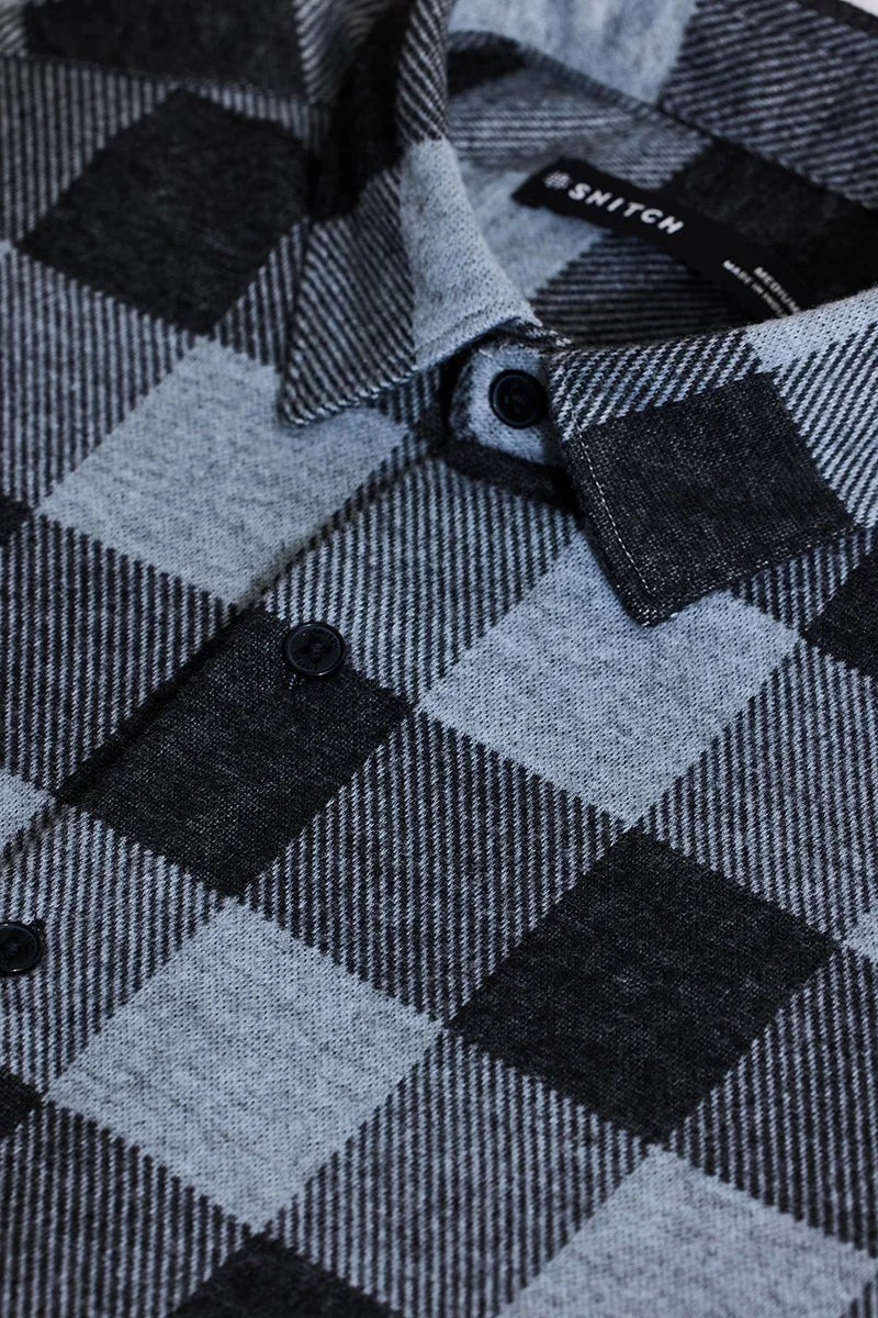 سنيتش قميص رجالي بقصة ضيقة باللون الأسود والمربعات
