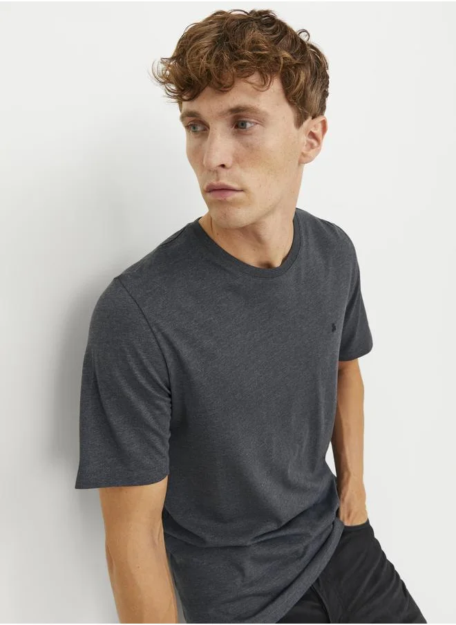 جاك اند جونز Solid Crew Neck T-Shirt with Logo Detail
