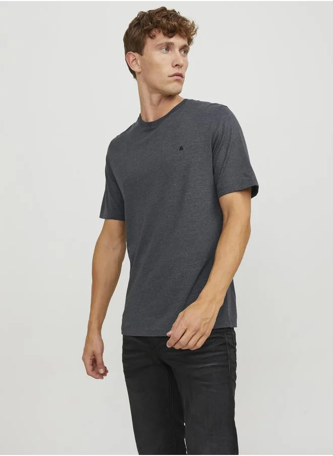 جاك اند جونز Solid Crew Neck T-Shirt with Logo Detail