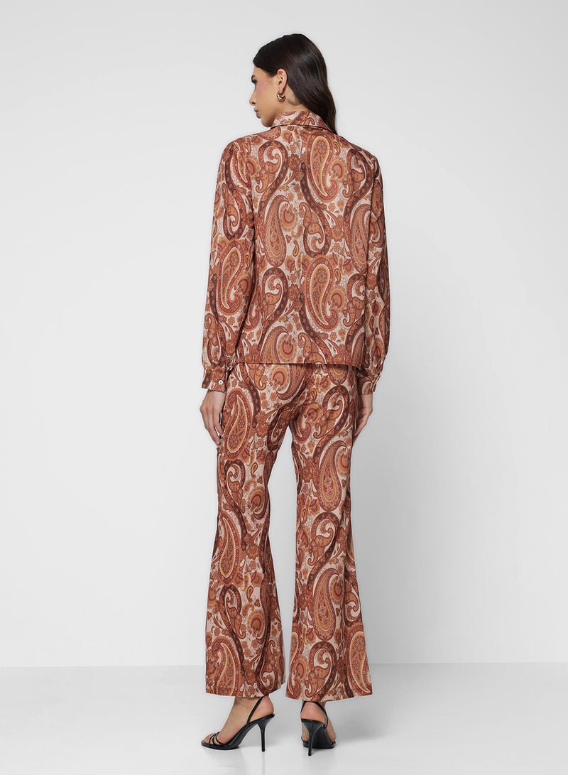 خزانة طقم قميص وبنطلون بطبعة - Image 2