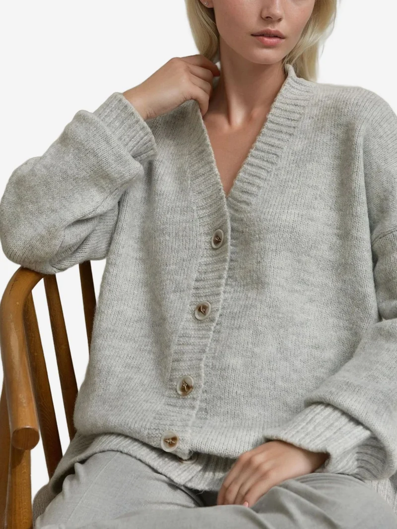 زوبعة كارديجان محبوك بياقة على شكل حرف