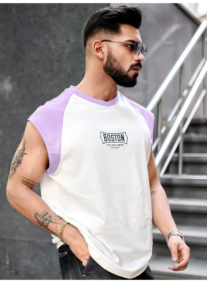 مانياك تيشيرت قطن رجالي أبيض بنفسجي بطباعة ورقبة دائرية وأكمام راجلان