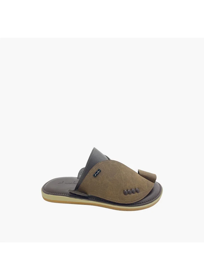الواحة Men's Textured Slip-On Arabic Sandals with Toe Loop
