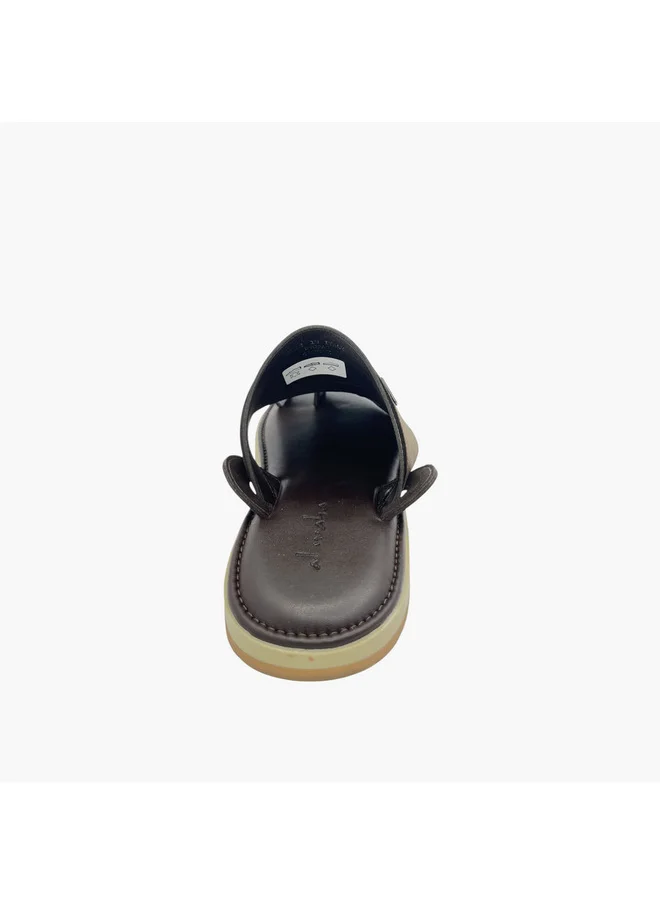 الواحة Men's Textured Slip-On Arabic Sandals with Toe Loop