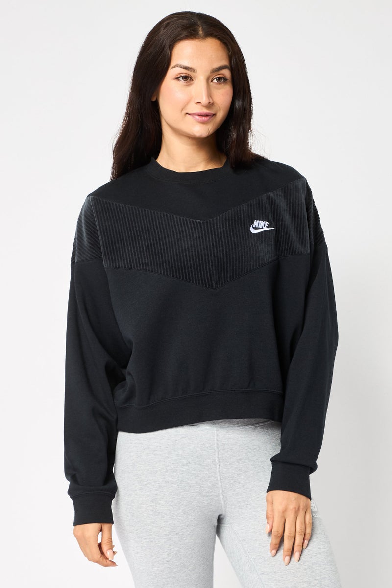 Nike سويت شيرت نسائي فضفاض بأكمام طويلة للخارج، أسود - Image 1