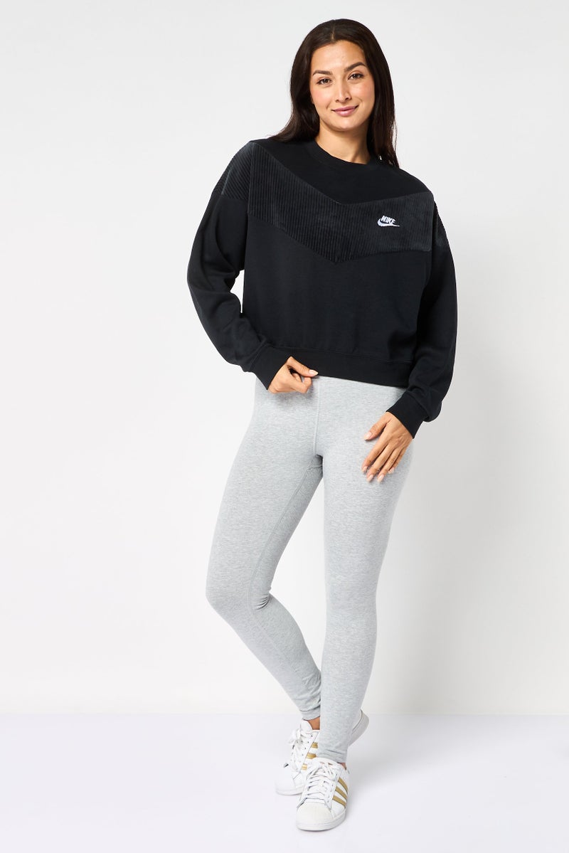 Nike سويت شيرت نسائي فضفاض بأكمام طويلة للخارج، أسود - Image 3