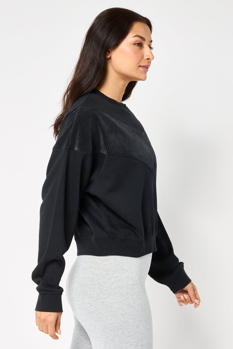 Nike سويت شيرت نسائي فضفاض بأكمام طويلة للخارج، أسود - Image 4