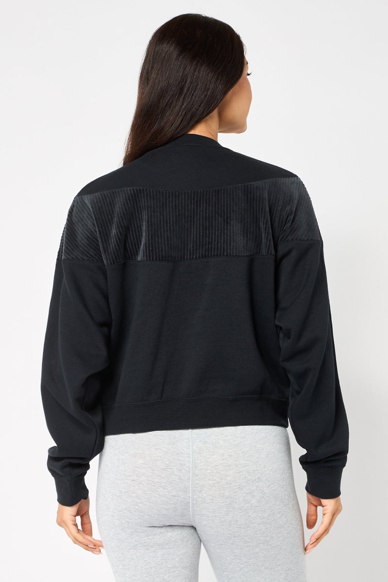 Nike سويت شيرت نسائي فضفاض بأكمام طويلة للخارج، أسود - Image 2