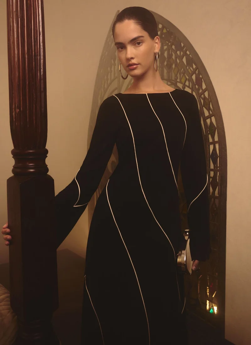 Lichi  Fitted viscose midi dress with contrasting pattern for Women | Best Price UAE