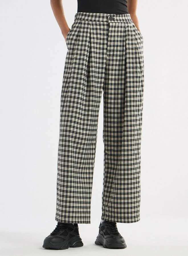 Splash FAV Checked Pants with Button Closure and Pockets
