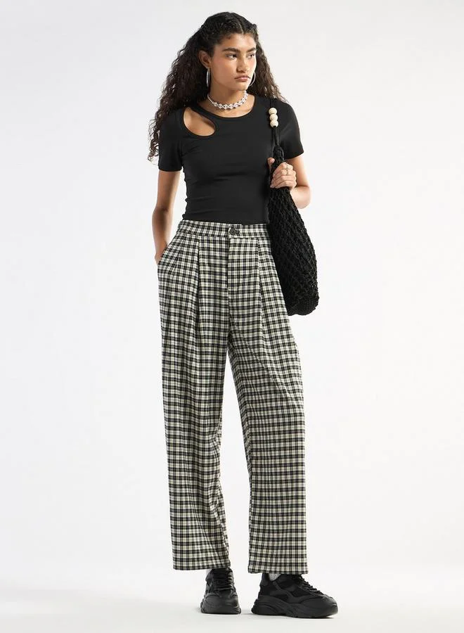Splash FAV Checked Pants with Button Closure and Pockets