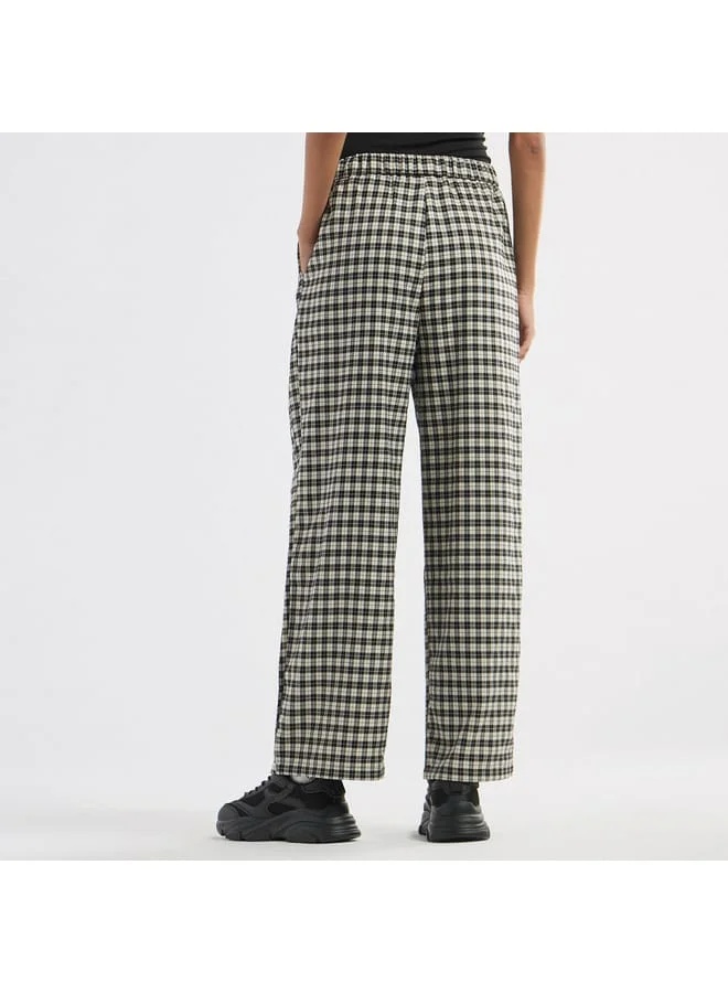 Splash FAV Checked Pants with Button Closure and Pockets