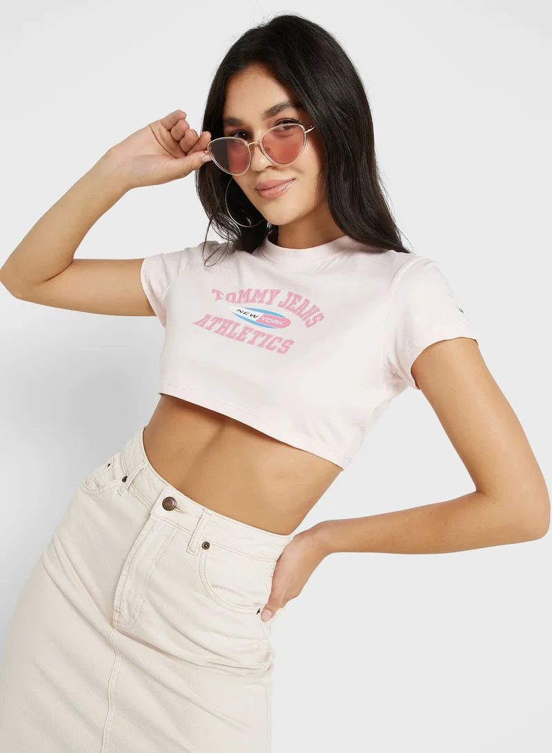 TOMMY JEANS Logo Graphic Crop T-Shirt