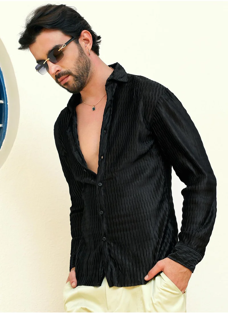 كامبوس سوترا Campus Sutra Men's Onyx Black Curly-Creased Shirt For Casual Wear | Spread Collar | Long Sleeve | Button Closure | Shirt Crafted With Comfort Fit For Everyday Wear