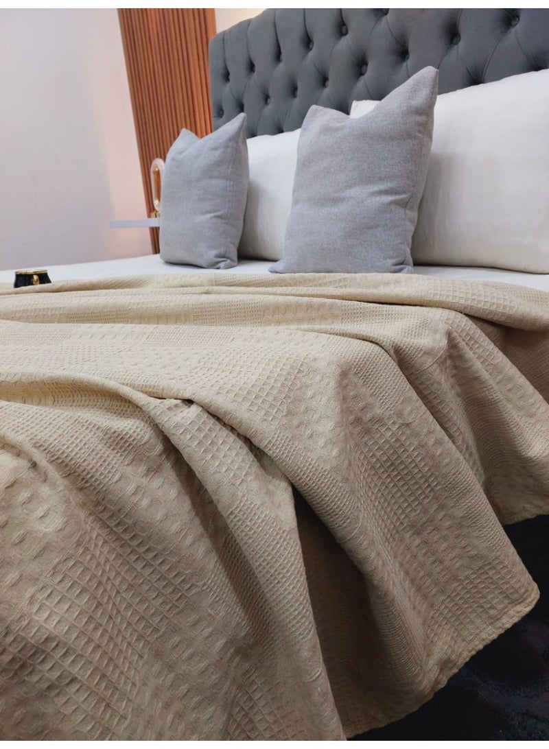 Coverlet – Soft & Breathable for All Seasons