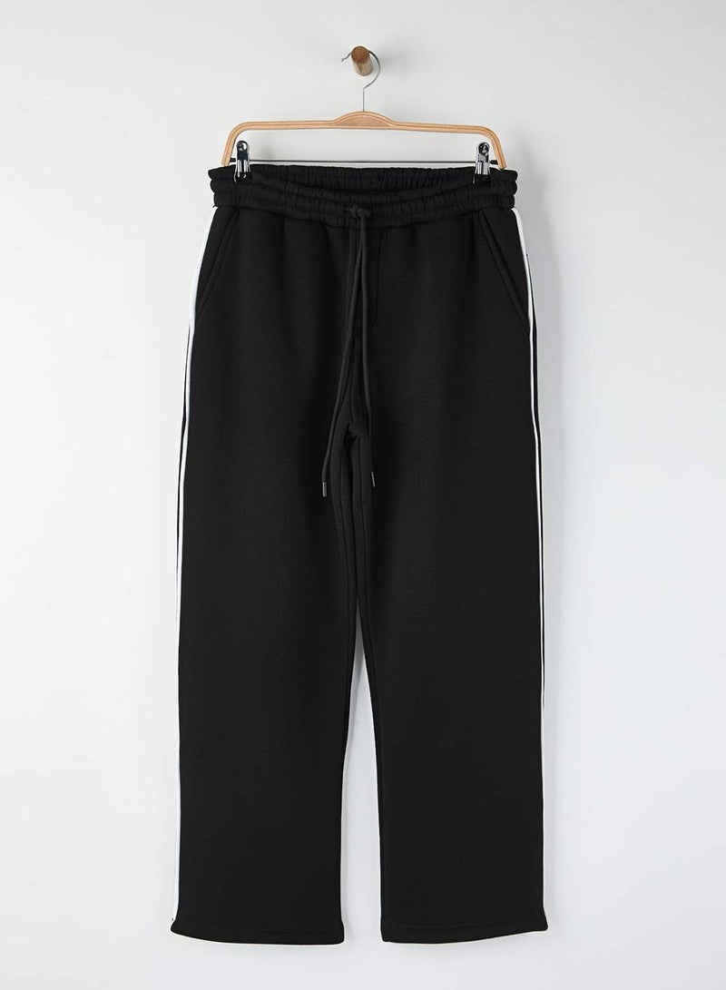trendyol Black Straight Fit Thick Fabric Piped Open Leg Sweatpants - Image 1