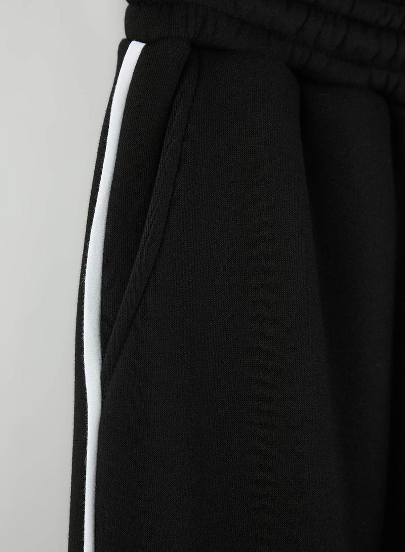 trendyol Black Straight Fit Thick Fabric Piped Open Leg Sweatpants - Image 2