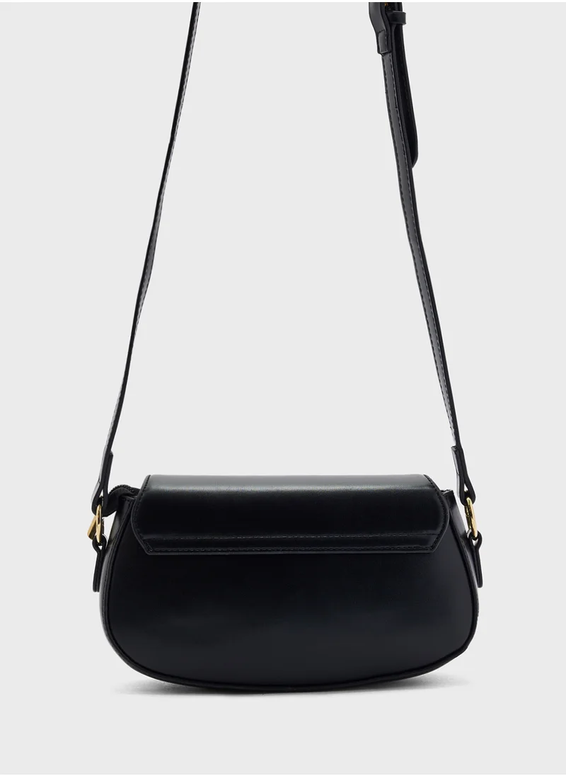 ايلا Trim Detail Shoulder Bag