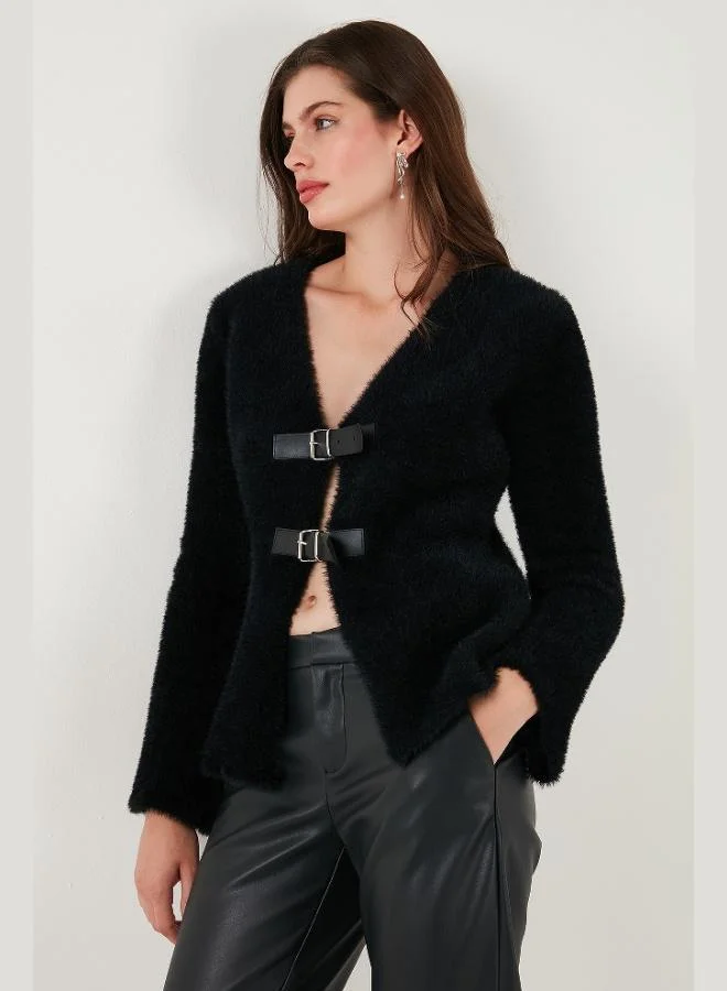 ليلا كارديجان نسائي من ليلا بقصة عادية وياقة على شكل حرف  وحزامين مزدوجين من القطيفة