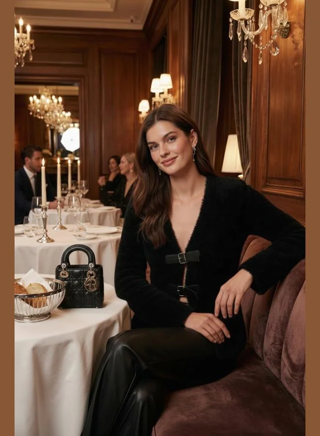 ليلا كارديجان نسائي من ليلا بقصة عادية وياقة على شكل حرف  وحزامين مزدوجين من القطيفة