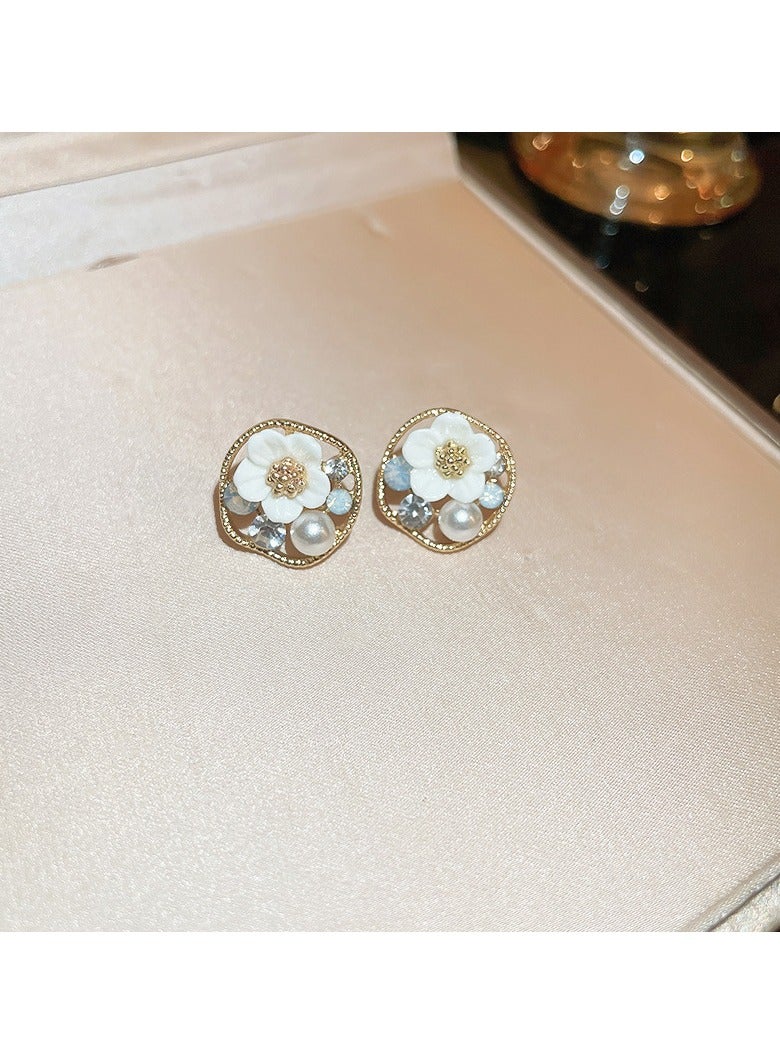 White Fresh Flower Earrings 