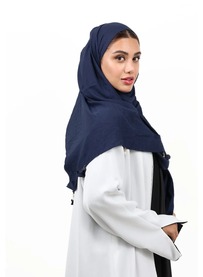 جميلة شيلة قطن كريب ممتازة مزينة بشرابات الورد القماشية وحبات اللؤلؤ (أزرق كحلي)