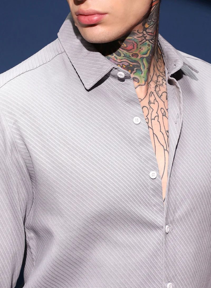 Campus Sutra Campus Sutra Men's Coin Grey Slanted-Trough Shirt For Casual Wear | Spread Collar | Long Cuffed Sleeves | Button Closure | Shirt Crafted With Comfort Fit For Everyday Wear