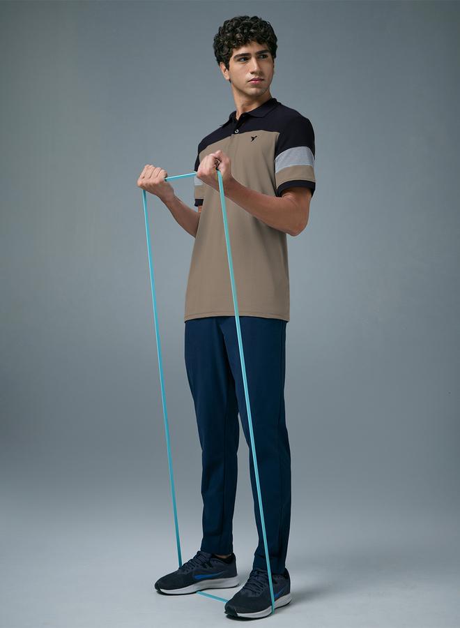 تكنوسبورت بولو بيكيه بقصة ضيقة ونمط كتل الالوان - Image 5