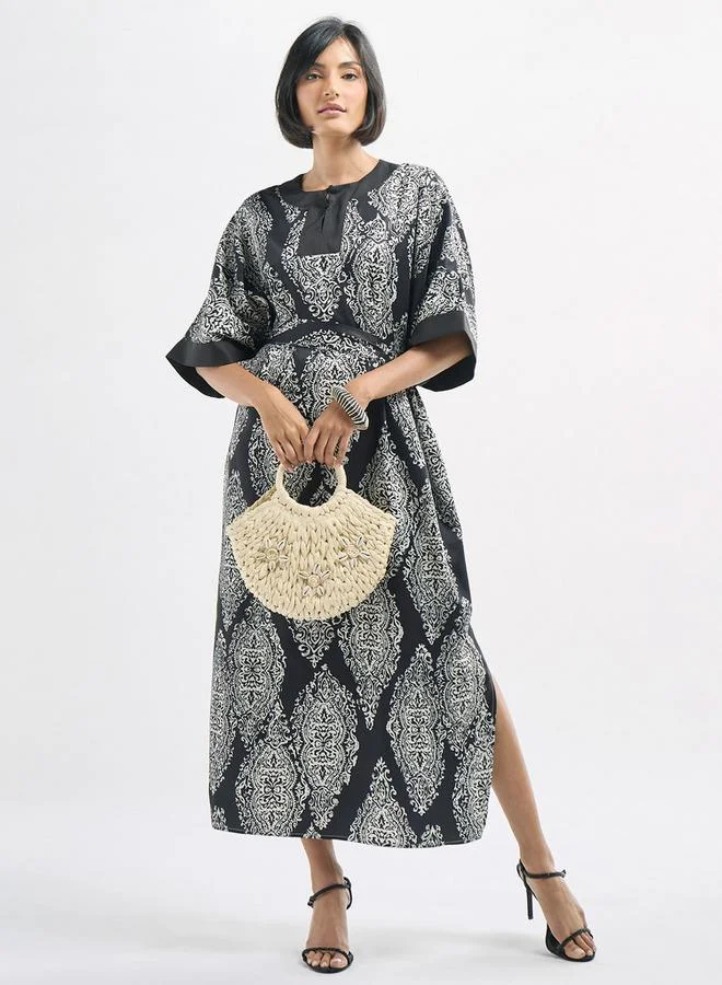 Splash FAV All-Over Print Round Neck Kaftan Dress with Tie-Up Belt and Slit Detail