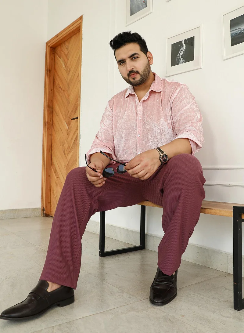 انستافاب بلس قميص رجالي مخملي وردي فاتح مقاس بلس من Instafab Plus للمناسبات الكاجوال