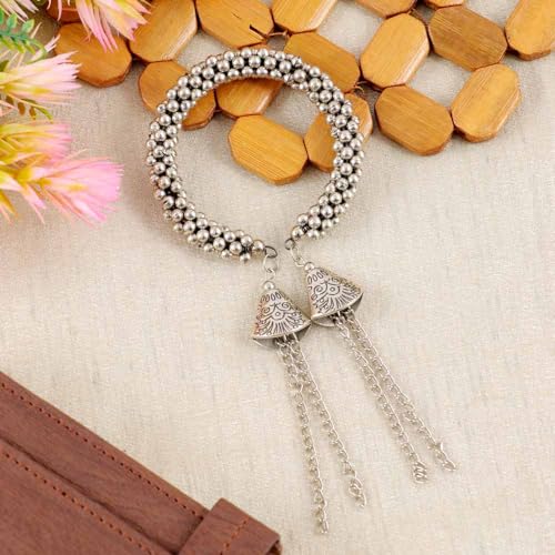 Vientiq 2-in-1 Set Ethnic Gajra Cum Wrist Wrap Bracelet Hairpiece Hair Accessory Set(Silver) - Image 4