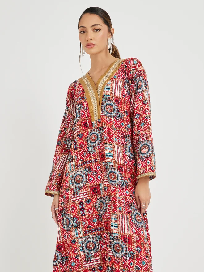 Styli Styli Haute Couture Abstract Print V Neck Jalabiya with Lace Detail