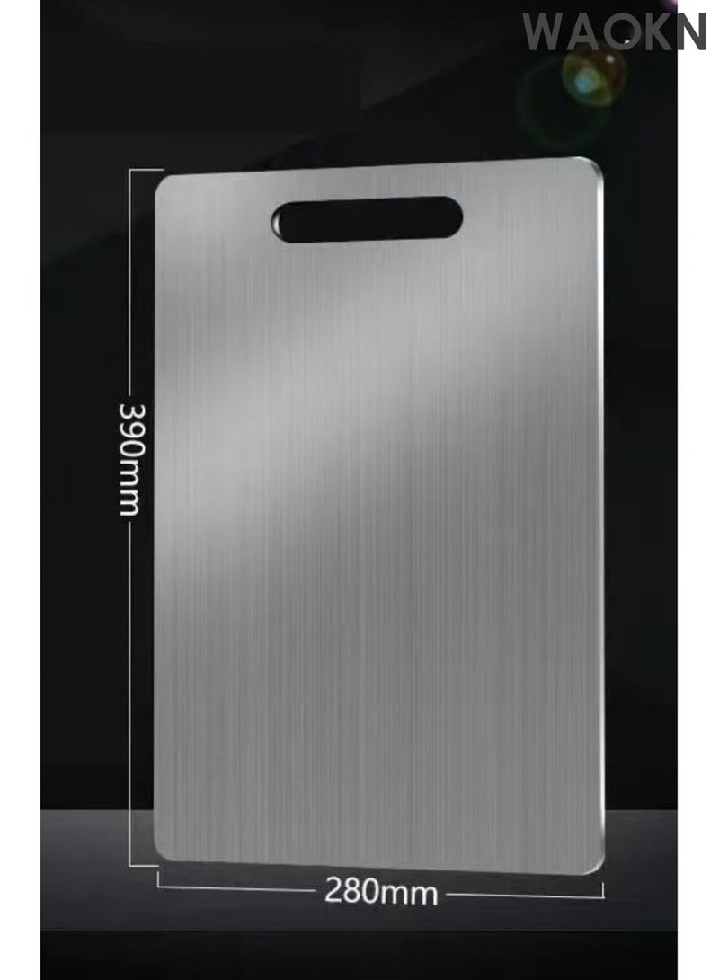 دبليو أيه أو كي أن لوح تقطيع من الفولاذ المقاوم للصدأ، لوح تقطيع مزدوج الجوانب، لوح تقطيع من مادة 304 الغذائية، مقاوم للتآكل ومقاوم للصدأ، مناسب لقطع اللحوم والفواكه والخضروات والمكونات الأخرى، سهل التنظيف والتعقيم ومقاوم للعفن. - Image 4