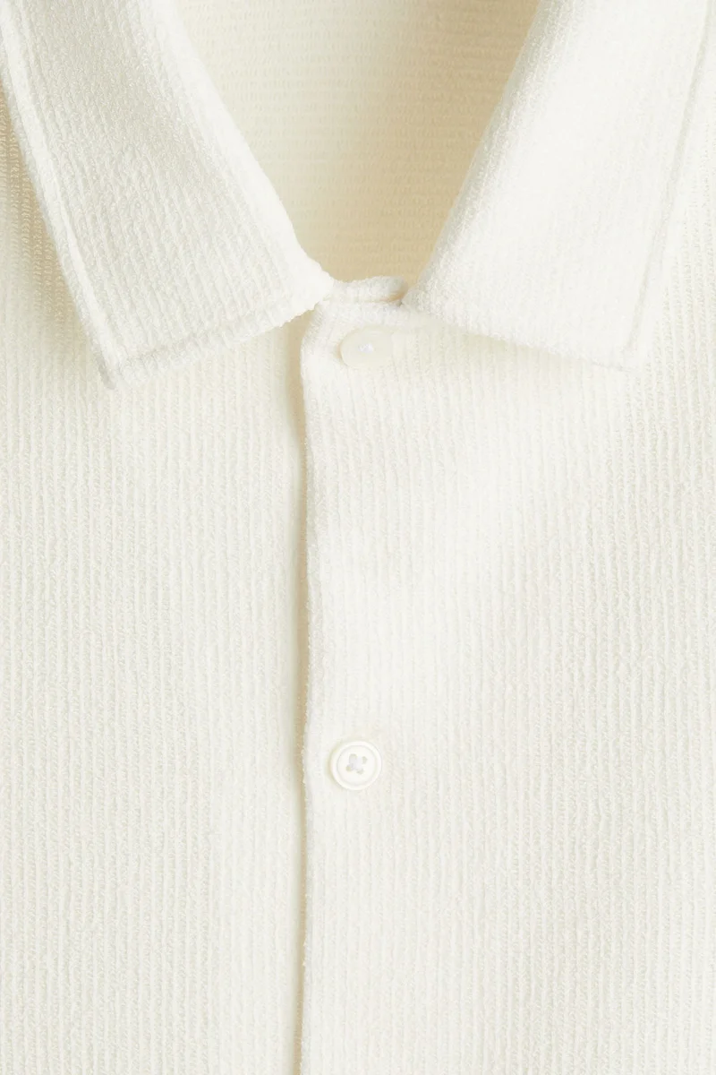 اتش اند ام تيشيرت قطن بقصة عادية وأكمام قصيرة