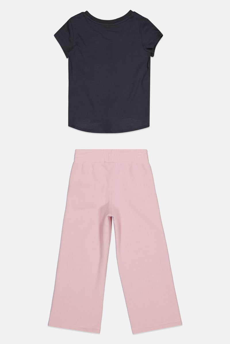 PUMA طقم بنات أطفال مكون من قطعتين بأكمام قصيرة، ملابس خارجية وسروال رياضي، متعدد الألوان - Image 3