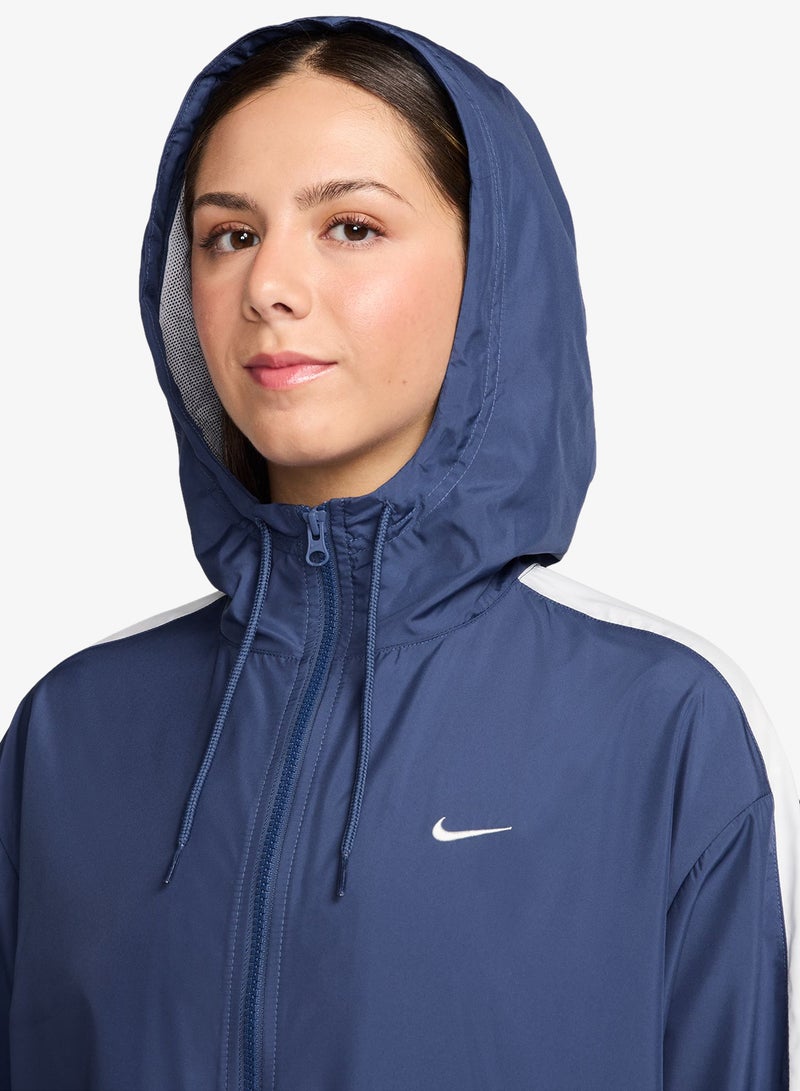 نايكي جاكيت بغطاء رأس منسوج أساسي للحماية من الأشعة فوق البنفسجية - Image 3