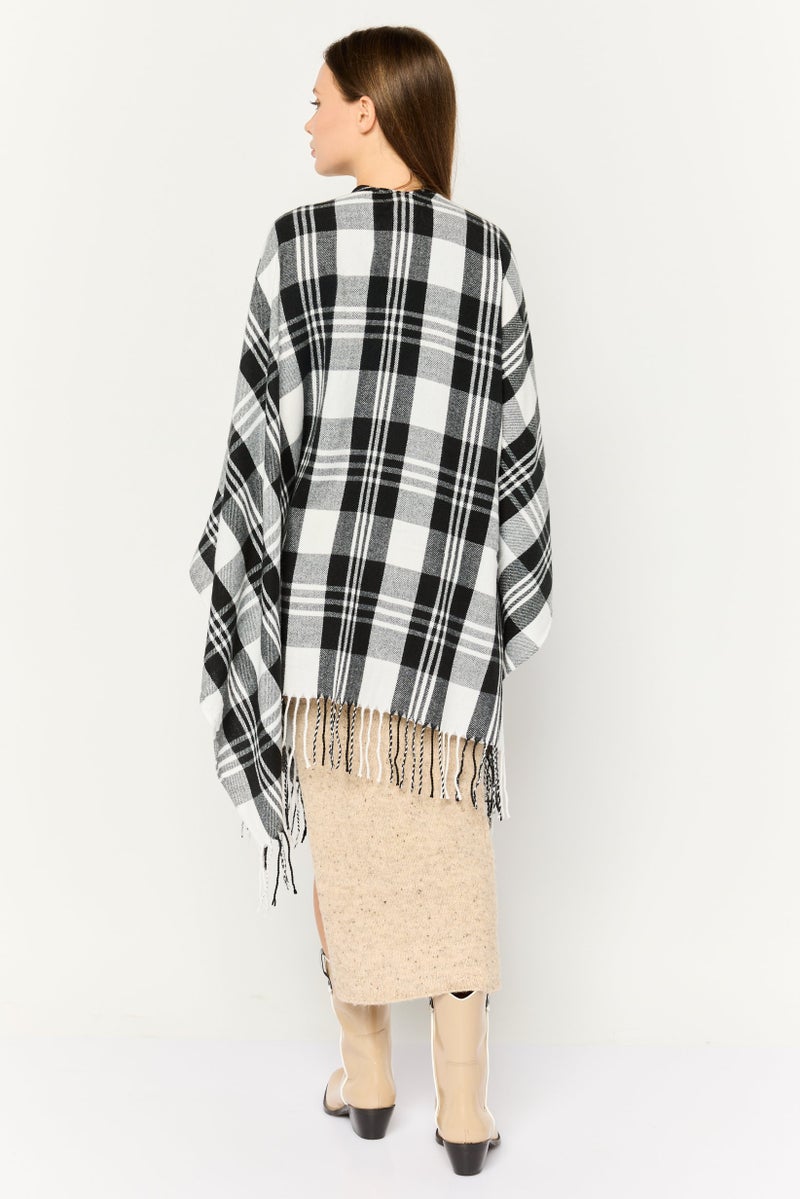ADRIENNE VITTADINI Women Textured Riana Poncho 135 L x 78 H cm, Black  - Image 4