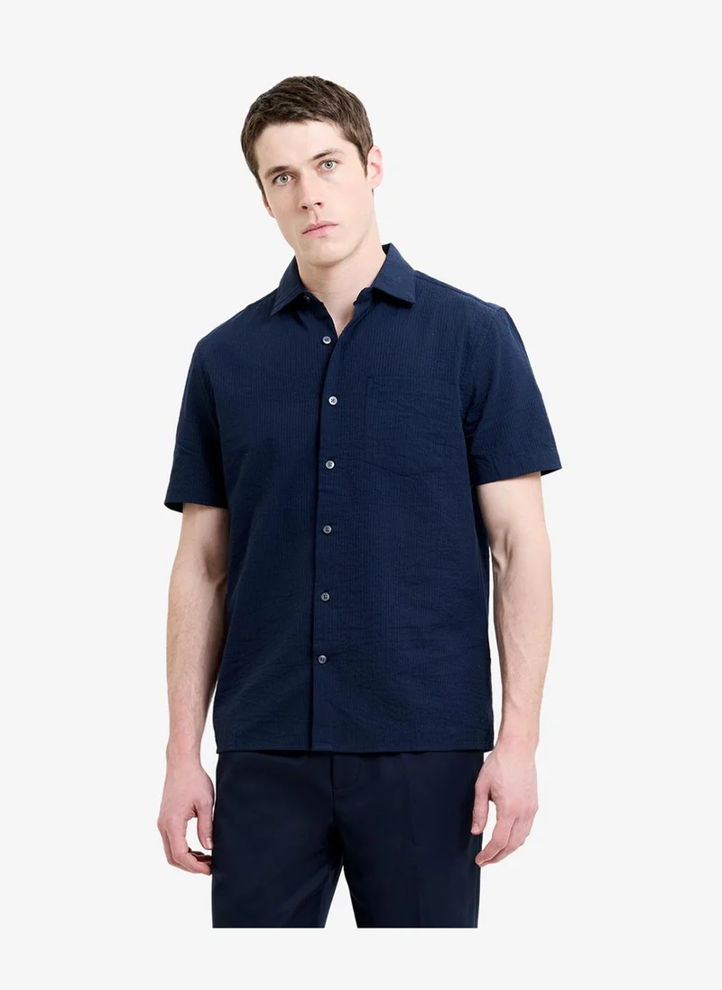 فرنش كونكشن Men's Dark Blue Shortst Sleeve Seersucker Shirt